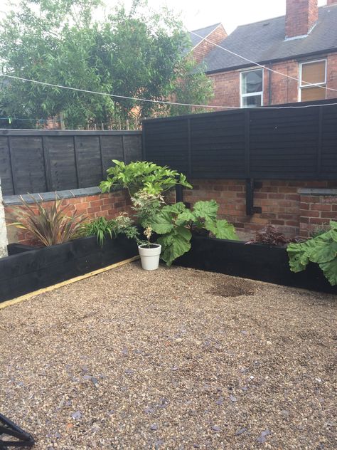 Black sleepers raised bed Black Sleepers Garden, Black Raised Garden Beds, Hedge Edging, Extension Patio, Garden Sleepers, Wooden Garden Edging, Sleeper Wall, Sleepers In Garden, Wooden Garden Bed