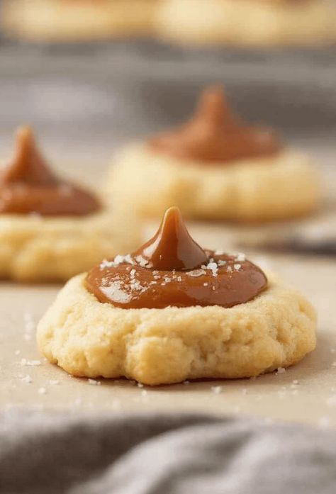 Easy Sweet and Tender Salted Caramel Cookies Recipe Caramel Cup Cookies, Brown Butter Caramel Cookies, Cookie Recipes Caramel, Brown Butter Salted Caramel Cookies, Salted Caramel Sugar Cookies, Caramel Cookie Recipes, Salt Caramel Cookies, Sea Salt Caramel Cookies, Salted Caramel Dessert