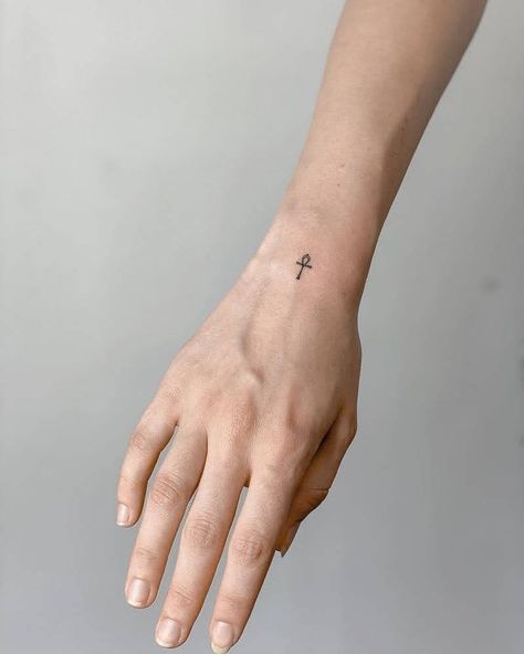 Small Tattoos on Instagram: “Tiny Ankh, the key of life, by @ann_pokes · Saint Petersburg 🇷🇺” Key Of Life Tattoo Egyptian, Anch Tattoo Egyptian, Key Of Life Tattoo, Egyptian Tattoo For Women, Egyptian Tattoos, Ankh Tattoo, Anubis Tattoo, Tatoo Inspiration, Egyptian Tattoo