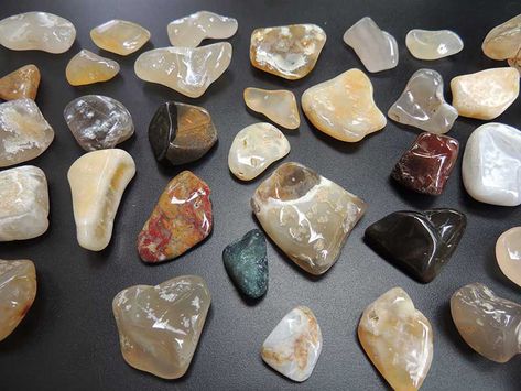 How To Polish Rocks, How To Make Rocks, Raw Gemstones Rocks, Rock Identification, Rock Tumbling, Oregon Beaches, Rock Tumbler, Rock Painting Ideas Easy, Beach Rocks