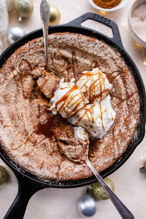 Pizookie Recipe, Culinary Desserts, Skillet Cookie Recipe, Skillet Desserts, Teddy Grahams, Holiday Appetizers Recipes, Skillet Cookie, Cookie Brownie Bars, Cookie Swap