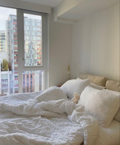 Morning Bedroom Aesthetic, Fernanda Ramirez Apartment, Morning Bedroom, Minimalist Home Interior, Dream Apartment Decor, Apartment Tour, Redecorate Bedroom, Cozy Room Decor, Room Deco