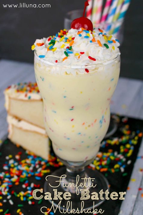 Cake Batter Milkshake, Cake Batter Smoothie, Cake Batter Shake, Birthday Cake Milkshake, Milkshake Recipe Easy, Homemade Milkshake, Funfetti Cake, Milkshake Recipes, Milk Shakes