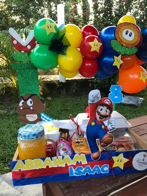 Mario desayuno creativo Mario Bros Birthday, Gift Tray, Super Mario Birthday, Super Mario Party, Mario Birthday, Gift Box Design, Mario Party, Birthday Box, Diy Gift Box