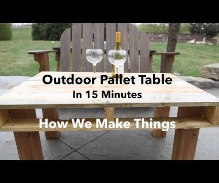 Pallet Table Outdoor, Diy Wooden Table, Pallet Table Diy, Outdoor Pallet, Bee Stuff, Woodwork Ideas, Diy Outdoor Table, Outdoor Patio Table, Diy Pallet Furniture Outdoor