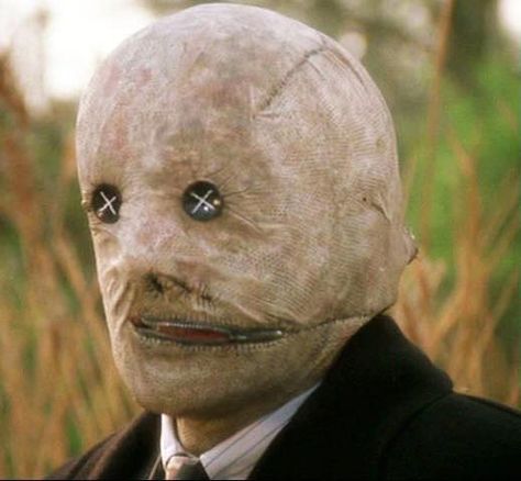 David Cronenbergs character in the movie Nightbreed Scary Movie Mask, 90s Horror Movies, Horror Movie Scenes, Creepy Dude, Movie Villains, Horror Vintage, Scary Mask, Best Horror Movies, Now And Then Movie