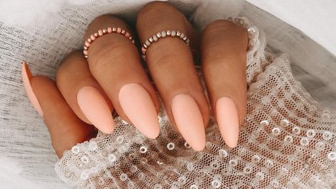 Creamy Peach Nails, Natural Peach Nails, Peachy Nail Color, Milky Peach Nails, Pale Peach Nails, Peach Colour Nails, Summer Colour Nails, Light Peach Nails, Summer Peach Nails