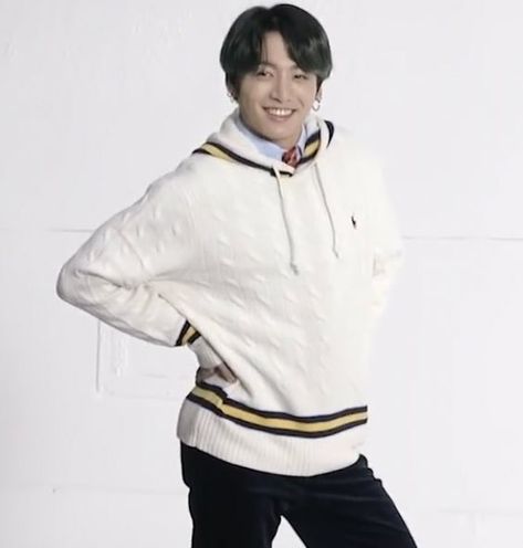 Funny Face Gif, Reddit Funny, Bts Meme Faces, Jungkook Funny, Jungkook Abs, Meme Faces, Jungkook Cute, Foto Jungkook, Funny Faces