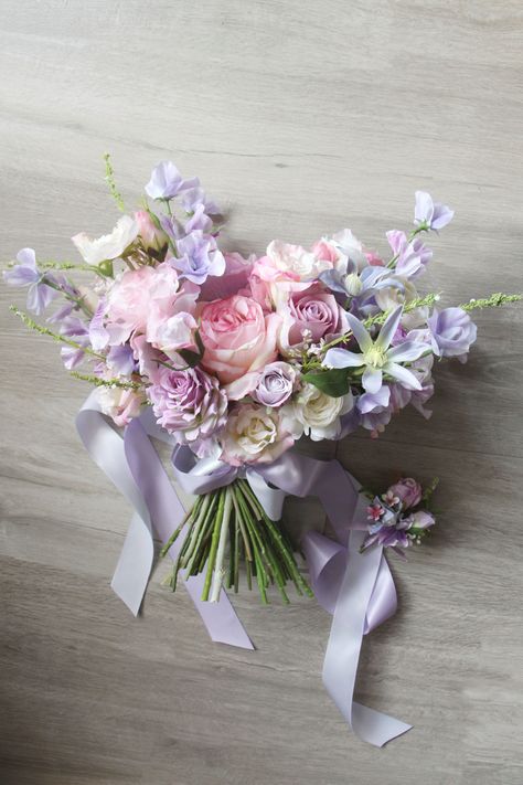 Pink And Lilac Bouquet, Heart Shaped Bridal Bouquet, Light Purple Wedding Bouquet, Bridal Bouquet Pink And Purple, Lilac And Pink Wedding Flowers, Lavanda Bouquet, Light Purple Bouquet, Lilac Bridal Bouquet, Lilac Wedding Flowers