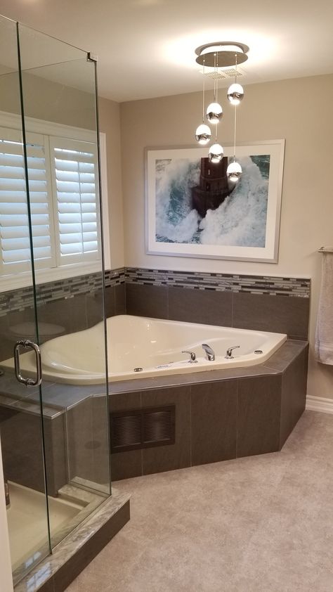 Updated jacuzzi tub with accent tiles Jacuzzi Tub Remodel, Jacuzzi Tub Bathroom, Jacuzzi Bathroom, Corner Jacuzzi Tub, Tub Remodel, Top Bathroom Design, Jacuzzi Bathtub, Luxury Master Bathrooms, Corner Tub