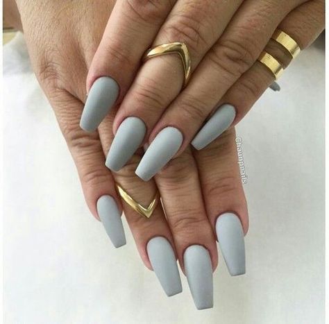 17 Chic Monochrome Fall Nail Ideas for 2023: Elevate Your Coffin Nails - thepinkgoose.com Grey Matte Nails, Matte Nail Colors, Matte Acrylic Nails, Grey Nails, Coffin Nails Matte, Gray Nails, Super Nails, Nagel Inspo, Girl Things