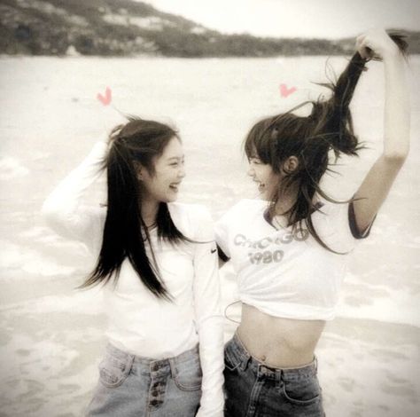 my jenlisa Best Friend Pictures Tumblr, Asian Short Hair, Profile Pictures Instagram, Kpop Couples, Real Friends, Jennie Lisa, Best Friend Pictures, Best Friends Forever, Cute Poses