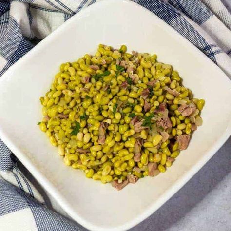 White Acre Peas, Gluten Free Ham, Peas Recipe, Southern Cuisine, Pea Recipes, White Bowl, White Bowls, Healthy Dishes, Perfect Side Dish