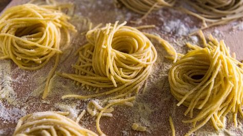 Enjoy fresh, homemade gluten-free pasta in 15-minutes. For extra color and flavor, use spices, herbs, vegetable extracts and other ingredients. Pasta Maker Recipes, Phillips Pasta Maker Recipes, Philips Pasta Maker Recipes, Phillips Pasta Maker, Homemade Gluten Free Pasta, Philips Pasta Maker, Gf Pasta, Noodle Pasta, Make Your Own Pasta