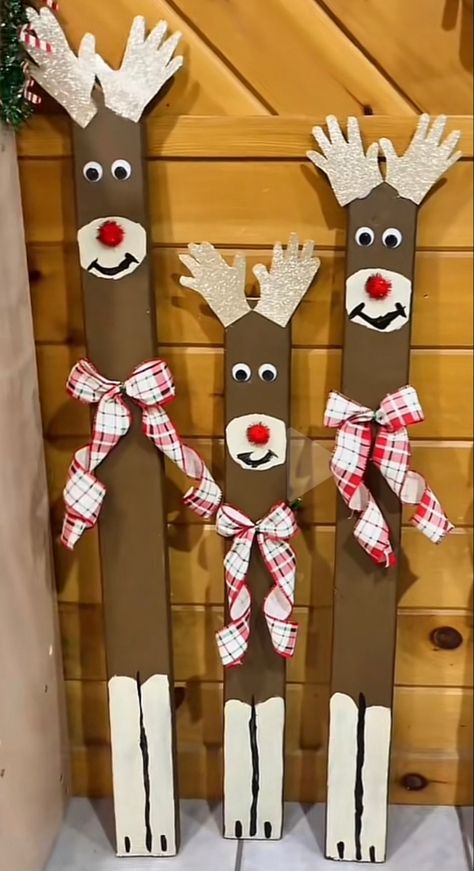 Pallet Christmas Projects, Christmas Board Decoration, Lottie Moon, Reindeer Diy, Christmas Crafts Diy Gifts, Parents Christmas, Pallet Christmas, Christmas Gifts For Parents, Kids Christmas Party