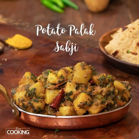 Potato Sabji, Aloo Palak Recipe, Curry Side Dishes, Aloo Palak, Aloo Recipes, Tomato Curry, Spinach Curry, Chilli Paste, Cumin Seeds