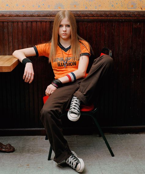 Avril Lavigne Avril Lavigne Outfits, Aya Sophia, Princesa Punk, Avril Lavingne, Avril Lavigne Photos, Avril Lavigne Style, 2000 Fashion, 2000s Outfits, 2000s Fashion Outfits