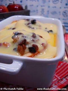 Appeltjes onder de deken. -- Baked apples in vanilla pudding. Dutch Desserts Traditional, Dutch Christmas Food, Dutch Recipes Netherlands Traditional, Netherlands Recipes, Dutch Food Recipes, Traditional Dutch Recipes, Dutch Desserts, Netherlands Food, Dutch Cuisine