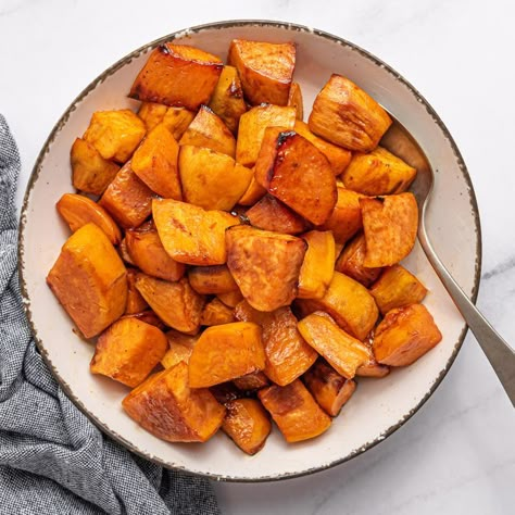 Maple-Roasted Sweet Potatoes Recipe For Side Dishes, Sweet Potato Side Dish, Sweet Potato Sides, Easy Vegetable Side Dishes, Sweet Potato Recipe, Stuffed Sweet Potato Healthy, Vegetable Side Dishes Recipes, Potato Recipes Side Dishes, Lunch Appetizers