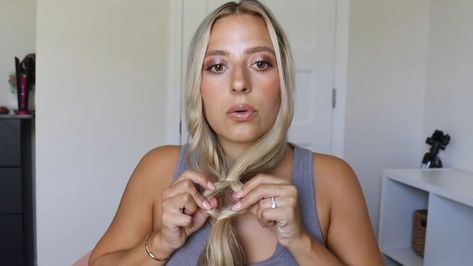 This is a guide to under-chin flip braids. Learn how to do a beard braid in five different ways with this fun step-by-step tutorial. Flip Braids, Beard Braid, Braided Beard, Back Braid, Braid Trends, Loose Braids, Strand Braid, Small Braids, Braid Out