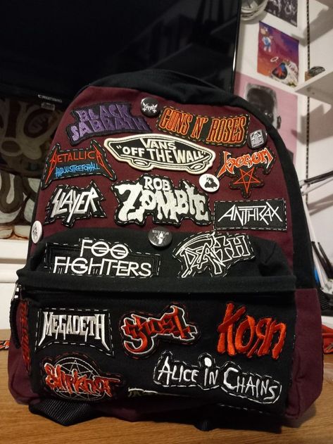 Metalhead backpack with patches Doodles On Backpack, Backpack With Pins And Patches, Backpack Patches Aesthetic, Painted Backpack Ideas, Backpack With Patches And Pins, Metalhead Backpack, Drawing On Backpack, Backpacks With Patches, Backpack Customization