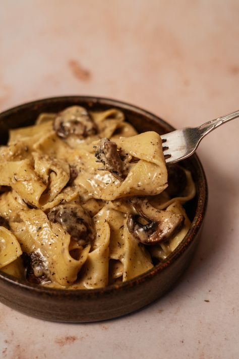 Gorgonzola Truffle Cream Sauce with Mushrooms - Vagrant Appetite Truffle Cream Sauce, Unique Sandwiches, Mushroom Truffle, Pasta With Mushrooms, Truffle Cream, Truffle Sauce, Truffle Pasta, White Truffle Oil, Art Recipes