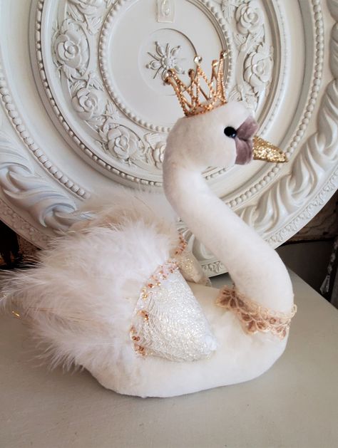 Swan Christmas Tree Topper, Swan Ornaments, Christmas Swan, Swan Christmas Ornaments, Swan Soft Toy, French Country Ideas, Crown Vintage, Country Ideas, Wichita Falls