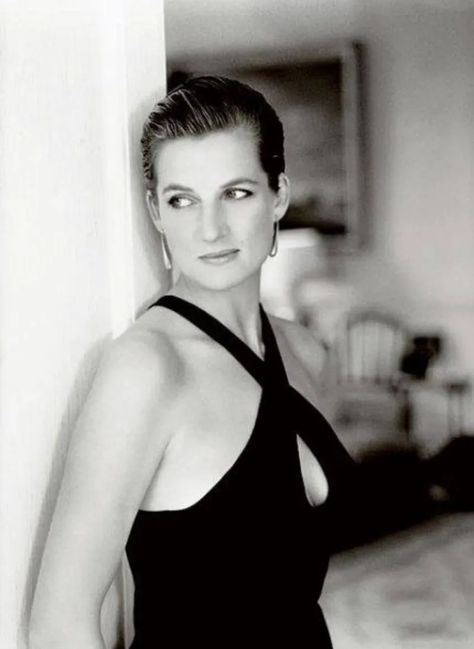 Diana Haircut, Princess Diana Jewelry, Princess Diana Fashion, Princess Diana Photos, Princess Diana Family, Princess Diana Pictures, Patrick Demarchelier, Princes Diana, Diana Fashion