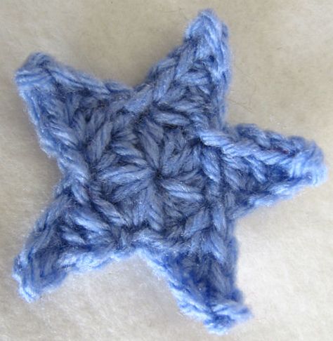 Best Free Crochet » Free Crochet Pattern – Small Star #8  Yep, this is actually the best star pattern-after the first point it was so easy I crocheted ten stars in a row without having to check the pattern. Pin it as a reminder! Crochet 5 Point Star Free Pattern, Crocheted Star, Crochet Star Patterns, Virkning Diagram, Star Applique, Santa Pillow, Penanda Buku, Star Crochet, Crochet Appliques