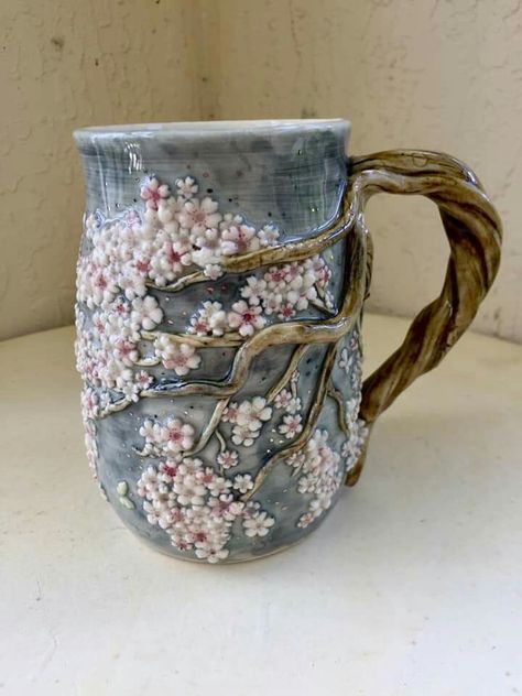 Clay Mug Inspiration, Flower Mug Ceramics, Sculptural Mug, Clay Mug Ideas Aesthetic, Clay Cup Ideas Ceramic Art, Holiday Pottery Ideas, Cute Ceramics Ideas Aesthetic, Sculpture Mugs, Ceramic Mug Ideas Handmade