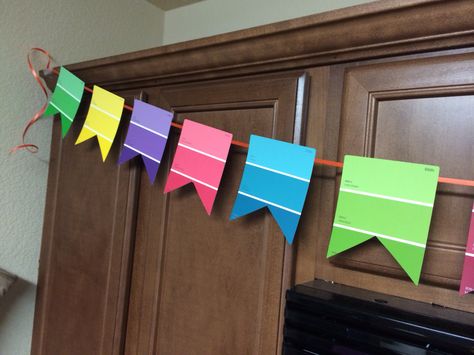 Used paint chip samples as a banner for my friends housewarming party. Paint Chip Decorations, Paint Chip Bulletin Board, Paint Chip Decor, Paint Samples Crafts, Kindergarten March, Housewarming Party Decorations, Book Themed Party, Paint Chip Art, Painting Birthday Party