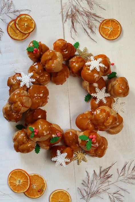 Christmas Profiteroles, Christmas Croquembouche, Choux Buns, Coconut Truffles, Christmas Cake Designs, Pastry And Bakery, Holiday Feast, Christmas Sweets, Chocolate Bark