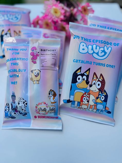 Follow for more custom party ideas🥰 Bluey content #customchipbags #blueypartyinspiration #blueydecorations #customcupcaketoppers #handmadeisbetter #personalizados #prettyladiescreations #custompartydecor #custompartyfavors #latinaownedbusiness #customgifts #personalizedgifts #blueychipbags #bluey Custom Party Ideas, Bluey Party Favors, Bluey Bandit, Fiesta Bluey, 2nd Birthday Party For Boys, Custom Cupcake Toppers, Bluey Party, Bluey Birthday, Bday Party Theme