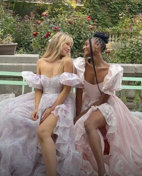 Matching Dresses For Friends, Dreamy Gowns, Prom Dress Inspo, Fairy Dresses, Dresses Aesthetic, Friends Aesthetic, Fancy Outfits, Matching Dresses, Corset Dress