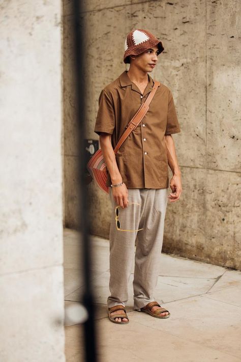 Mens 70s Fashion, Outfits For Big Men, Mens Street Style Spring, Mens Fashion Summer Outfits, Paris Mens Fashion, Paris Fashion Week Men, Big Men Fashion, Stockholm Street Style, Paris Fashion Week Street Style