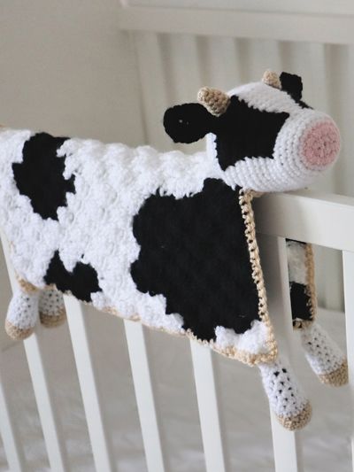 Cow Bedroom, Crocheted Cow, Mom Inspo, Cow Blanket, Crochet Mignon, Confection Au Crochet, Crochet Cow, Nursery Crib, Crochet Simple