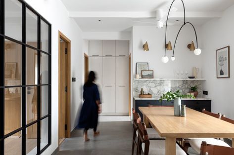 5 Home Design Trends We're Seeing Everywhere This Summer Sunita Yogesh Studio, Sunita Yogesh, Floor Lamps Living Room, Japandi Style, Contemporary Dining Room, Studio Interior, Contemporary Dining, Creative Furniture, Living Room Flooring