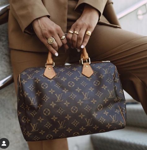 Luis Vuitton Aesthetic Bag, Lv Handbags Aesthetic, Louis Vuitton Speedy Outfit, Louis Vuitton Travel Bag Aesthetic, Louis Vuitton Brown Aesthetic, Green Pants Men, Vuitton Outfit, Speedy Bag, Y2k Louis Vuitton Bag