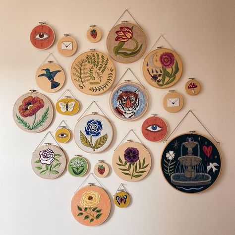 Hand Embroidery Decor Wall Art, Embroidery Wall Collage, Embroidery Wall Art Frames, Decorating With Embroidery Wall Art, Embroidery Framed Art, Embroidery Hoop Gallery Wall, Embroidery Hoop Wall Art Display, Decorating With Embroidery Hoop, Hand Embroidery Wall Art