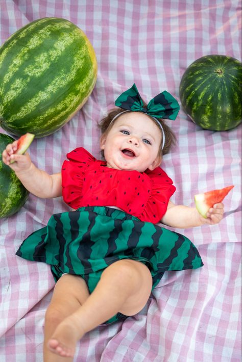 Watermelon Mini Session Ideas, Baby Watermelon Photo Shoot, Watermelon Photo Shoot Baby, Watermelon Baby Photoshoot, One In A Melon Photoshoot, Watermelon Photo Shoot, Watermelon Photoshoot, Watermelon Pics, One Year Old Photoshoot