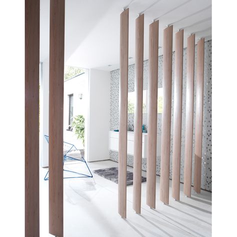 La cloison mobile fait son show dans la maison ! - Elle Décoration Room Deviders, Wooden Partitions, Appartment Decor, Living Room Partition, Room Partition Designs, Divider Wall, Room Partition, Stairs Design, Home Deco