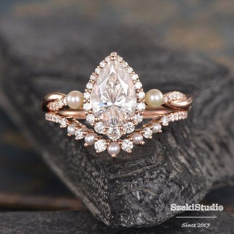 Morganite Bridal Set, Rose Gold Wedding Ring Sets, Moonstone Engagement Ring Set, Boho Princess, Morganite Engagement Ring Set, Quartz Engagement Ring, Ring Inspo, Diamond Wedding Jewelry, Pearl Engagement Ring