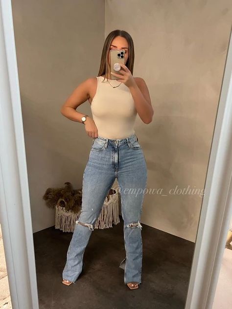 Mom Jeans And Bodysuit Outfit, Jeans With Bodysuit, Nude Bodysuit Outfit, Jeans And Bodysuit Outfits, Bodysuit Outfit Jeans, Jeans And Bodysuit, Bodysuit Outfit, Body Suit Outfits, Ripped Jean