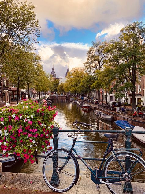 Amsterdam Wallpaper, World Most Beautiful Place, Netherlands Travel, Amsterdam Travel, Amsterdam City, Places In The World, Speak English, Amsterdam Netherlands, Most Beautiful Cities