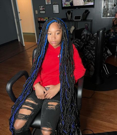 Indianapolis IN on Instagram: "36 inch soft Locs with blue highlights on my beautiful client😍 (book now <3) #indianapolisbraider #knotlessbraids #hairstyles #braids #317hairstylist #indianapolisbraider #locstyles #softlocs #317hairstylist #butterflylocs #36inchsoftlocs" 36 Inch Soft Locs, Soft Locs, Fire Hair, Short Locs Hairstyles, Birthday Hairstyles, Cute Braided Hairstyles, Blue Highlights, Pretty Braided Hairstyles, Girls Hairstyles Braids