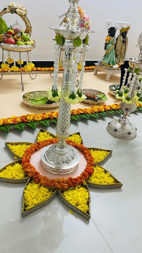 priyasathish.tulipsz on Instagram: Decorate your happiness #engagement #golden memories #floraldecoration#decor#tirupurevents #platedecoration #traditional… Valaikappu Plate Decoration Ideas, Deepam Decorations, Diyas Decoration, Plate Decoration Ideas, Leaf Decor Wedding, Brass Diyas, Diya Decoration Ideas, Indian Wall Decor, Pooja Decor