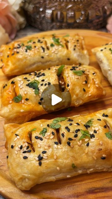 Pastry Chicken Recipes, Chicken Puff Pastry Recipes, Chicken Pastry, Puff Pastry Squares, Chicken Puff, Pastry Squares, Chicken And Pastry, Puff Pastry Chicken, Chicken Pop