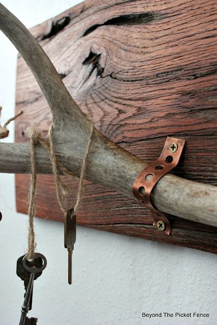 Deer Antler Coat Rack Diy, Antler Coat Hanger, Deer Antler Coat Rack, Antler Coat Rack, Diy Antler, Antler Display, Mountain House Decor, Deer Antler Crafts, Antler Ideas