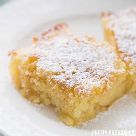 Pineapple Bars are to die for! Everyone loves this recipe for a quick and easy Pineapple dessert. #pineapplebars #easy #dessert #pinapple #baking #crushedpineapple #easyrecipe #pineappledessert #pineapplebarsrecipe #easydessert #dessertideas #inthekitchen #recipeseasy #pineapplecake Pineapple Desert, Easiest Pineapple Cake Recipe, Pineapple Bars, Dry Cakes, Pineapple Snack, Easy Pineapple Cake, Oat Slice, Pineapple Dessert, Pineapple Cake Recipe