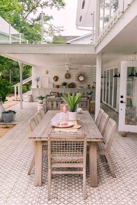 Patio Table Ideas Outdoor, Outside Dining Area Ideas, Airbnb Aesthetic, Fenced Patio, Fiberglass French Doors, Flies Outside, Get Rid Of Flies, Patio Tiles, Patio Wall